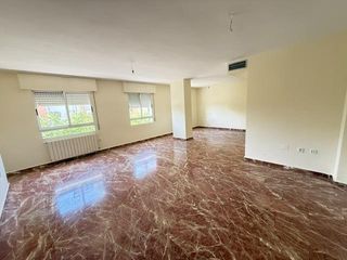 Affitto Appartamento in Vistalegre. Alquiler extraordinario piso sin muebles,  zona abenarabi 5 dorm