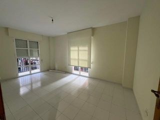 Apartment in San Nicolás. Venta apartamento muy amplio, centrico junto santa teresa, 2 dor