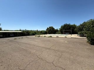 Bauernhof in La Arboleja. Venta finca 9.000 m2. en la arboleja, con casa, piscina y terren