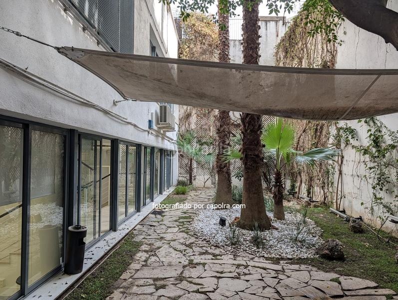 Foto 88c8b5e3-7da4-4575-919a-1692469d5b17. Alquiler local comercial en ronda universitat 16 local con patio ajardinado disponible en Barcelona