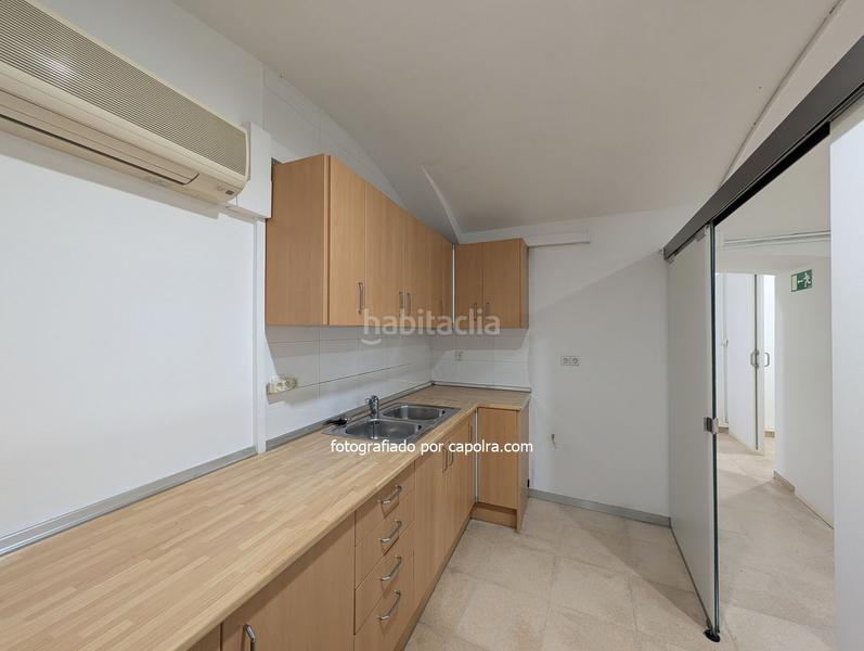 Foto 85013a71-f72b-41f9-b1e2-1feb19da1500. Lloguer local comercial a ronda universitat 16 a Barcelona