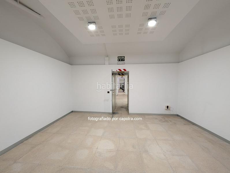 Foto c74e3f16-28f0-495c-85fc-3fd7cf658a3e. Lloguer local comercial a ronda universitat 16 a Barcelona