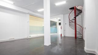 Location Local commercial à Barri de les Corts. Local en la calle comtes bell lloc en el distrito les corts