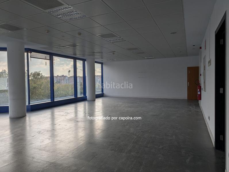 Foto cb90ed99-3654-4735-9fd0-74c2e181e786. Bureau dans dels vents 9 dans Montigalà Badalona