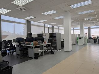 Lloguer Oficina  Blasco de garay. Oficina en planta baja esquinera con mucha visibilidad