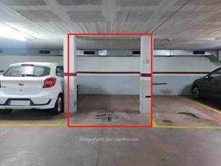 Posto auto in La Salut. Plaza de garaje en venta en la calle repartidor para coche peque
