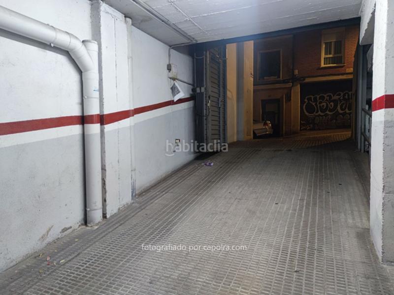 Foto 668c7cf4-2add-4444-b5b1-e2baaff0851f. Parking coche plaza de garaje en venta en la calle repartidor para coche pequeño en Barcelona