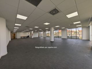 Rent Office space  Frederic mompou. Oficina en sant just desvern