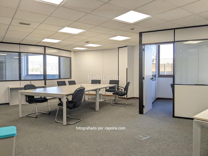 Foto 15dbf841-2d76-41f9-b3d7-6253e4abf36d. Location bureau dans frederic mompou 3 dans Centre Sant Just Desvern