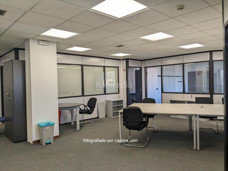 Foto 35fe1623-72a8-41e5-9c87-9b6f36abb57e. Location bureau dans frederic mompou 3 dans Centre Sant Just Desvern