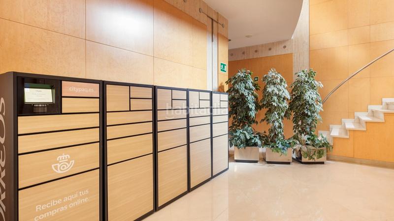 Foto 22880515-158b-4f3b-b057-cab56ab62385. Rent office space with heating in Hostafrancs Barcelona