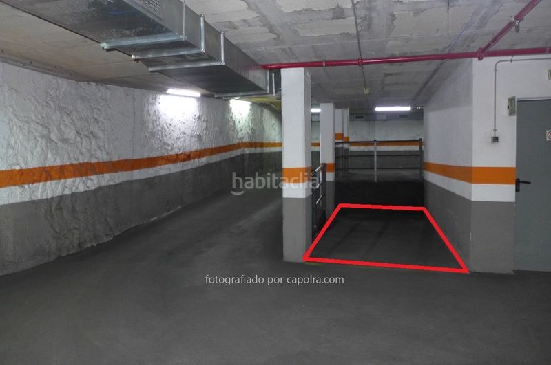 Foto c4806b39-e1f2-464d-b278-0184e4277c2f. Aparcament cotxe a Dreta de l´Eixample Barcelona