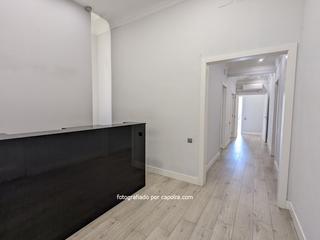Rent Office space  Plaça francesc macia. Oficina en plaça francesc macià