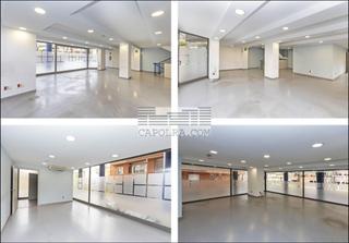 Location Local commercial  Brasil. Local comercial con gran fachada en sants