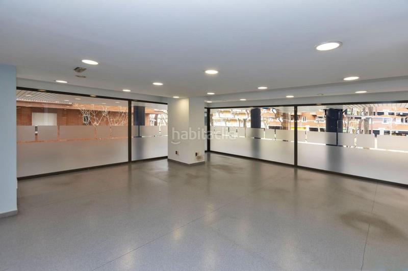 Foto a8c42baa-289c-467e-a8ec-59005dfa4367. Lloguer local comercial a Sants Barcelona