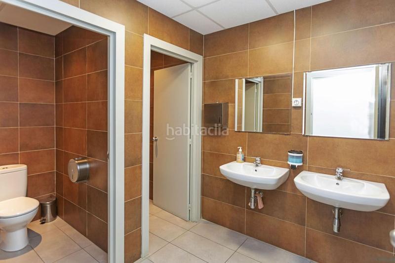 Foto 694aacde-54b5-45f1-a548-c63072bc0e66. Rent business premise in Sants Barcelona