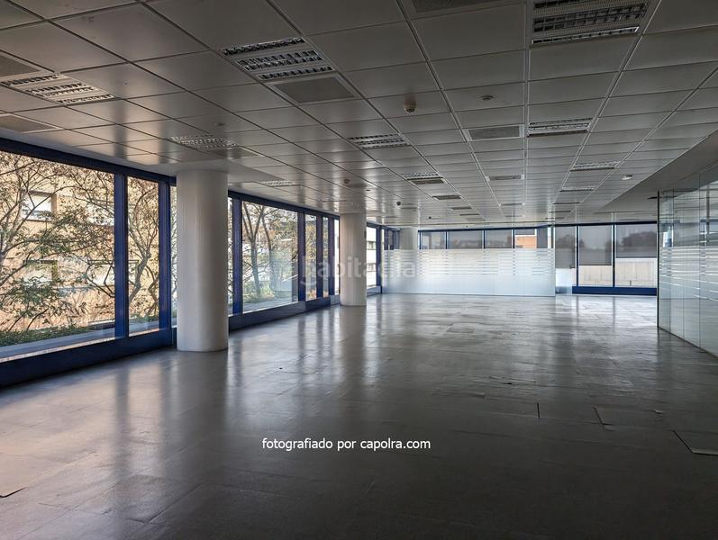 Foto b8210c3b-1245-4b46-ba62-1dcd295eaff7. Bureau dans dels vents 9 dans Montigalà Badalona