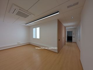 Miete Büro  Portal de l'angel. Oficina totalmente reformada a estrenar en alquiler en avenida p