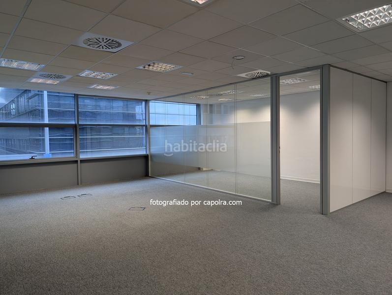 Foto 12d0b12a-2faa-4b45-807a-6e8e84a58cc5. Alquiler oficina en edificio renovado con terraza en Badalona