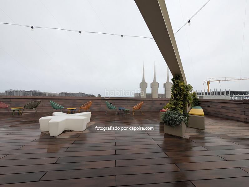 Foto e6b2b4ee-da19-4e59-b81f-41a90cb9b19a. Alquiler oficina en edificio renovado con terraza en Badalona