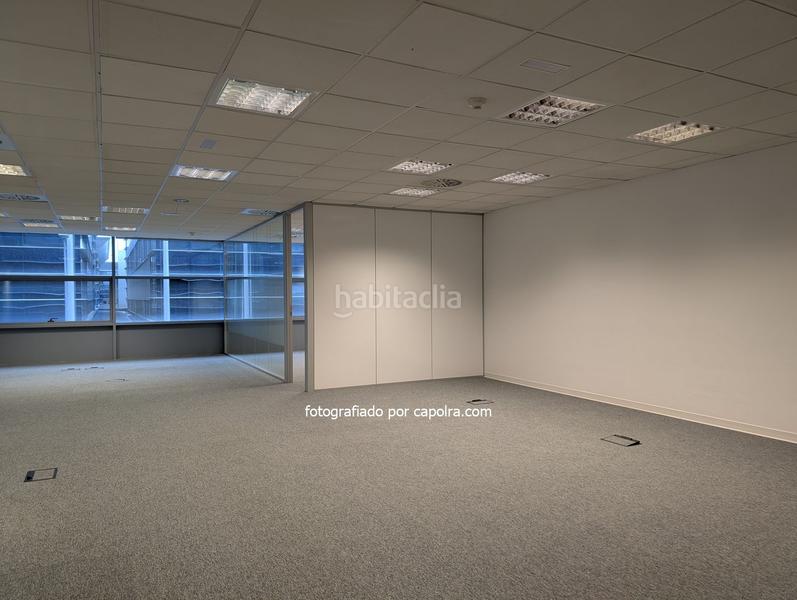 Foto 38d16580-a97d-4a2b-9b23-b9ef26fe4e74. Miete büro mit heizung in El Remei Badalona