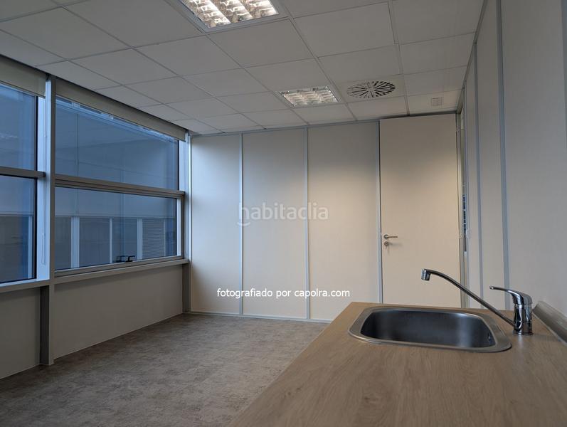 Foto c4abca67-d0c3-4596-86c1-ac8abfc986af. Miete büro mit heizung in El Remei Badalona