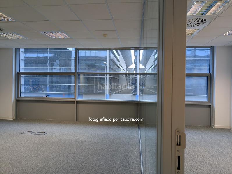 Foto 029a507f-3eec-4433-afac-16998c0fc96d. Rent office space with heating in El Remei Badalona