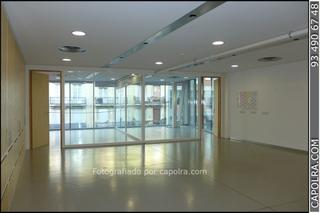 Rent Office space  Pujades. Oficina en alquiler en 22 en edificio singular
