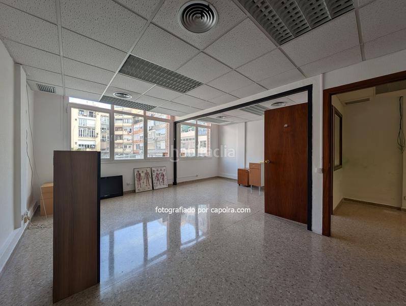 Foto 593cd2ed-0166-4584-886d-027efd4f332c. Alquiler oficina  con garaje público en el mismo edificio en Barcelona