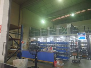 Miete Fabrikhalle  Motors. Reformada nave industrial aislada en polígono gran via sur