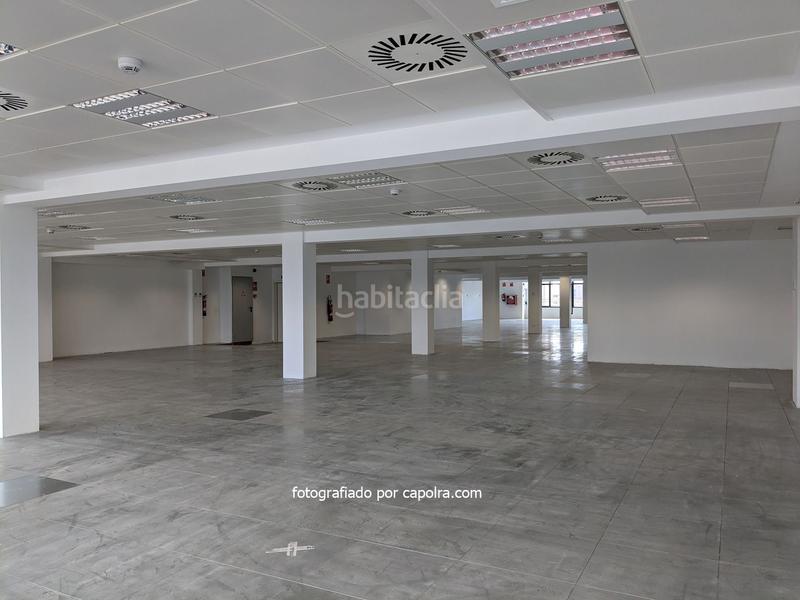 Foto 468725ae-9cc1-465b-91c6-69cc9757f993. Lloguer oficina amb calefacció a El Parc i la Llacuna del Poblenou Barcelona