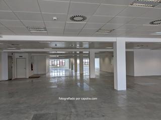 Location Bureau  Sancho de avila. Oficina en alquiler en el 22 en edificio completamente renovado