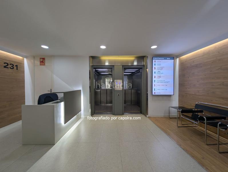 Foto 75265e10-b371-416f-baf2-da88a8afcbba. Alquiler oficina en valencia 231 en edificio de oficinas en calle valencia en Barcelona