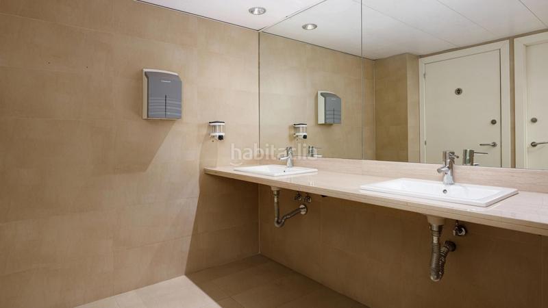 Foto fca9f945-1d57-453f-bcb1-7d34f7abb543. Alquiler oficina  disponible en eixample dret en Barcelona