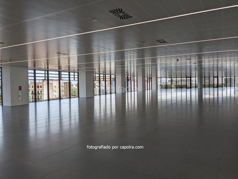 Foto eebaeed7-8902-4981-aeb8-c686c0bea6c1. Location bureau avec chauffage dans El Parc i la Llacuna del Poblenou Barcelona