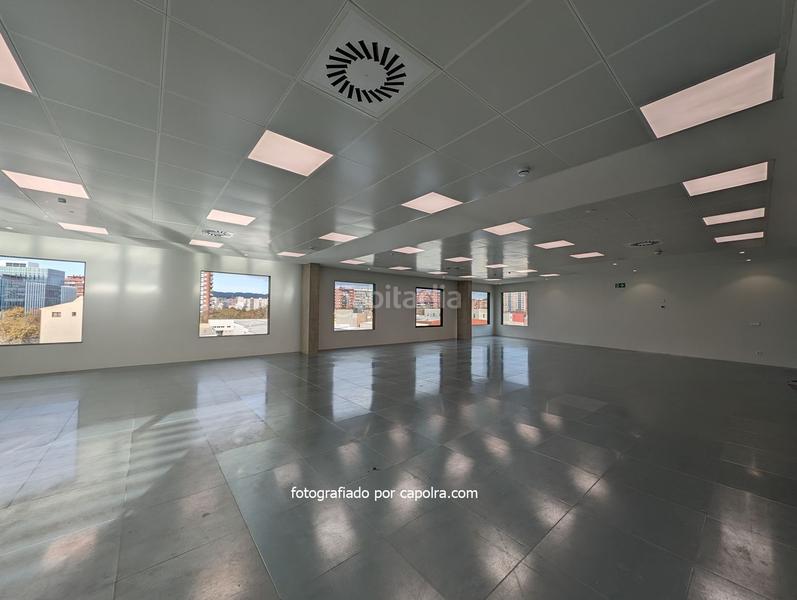 Foto f18bbde1-b583-4b37-b0d8-e5d67fd49fcc. Alquiler oficina  en edificio de nueva construcción en pleno 22 en Barcelona