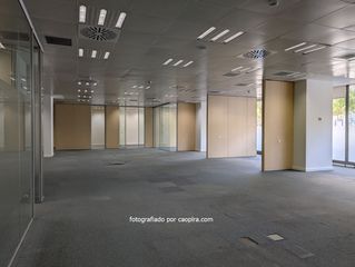 Miete Büro in Avila 61. Oficina en el 22 con terraza comunitaria