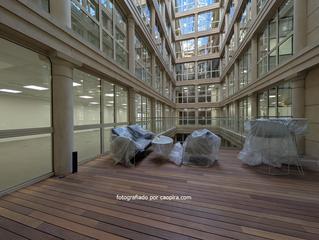 Location Bureau  Ausias marc. Edificio de oficinas delante del teatro nacional de cataluña