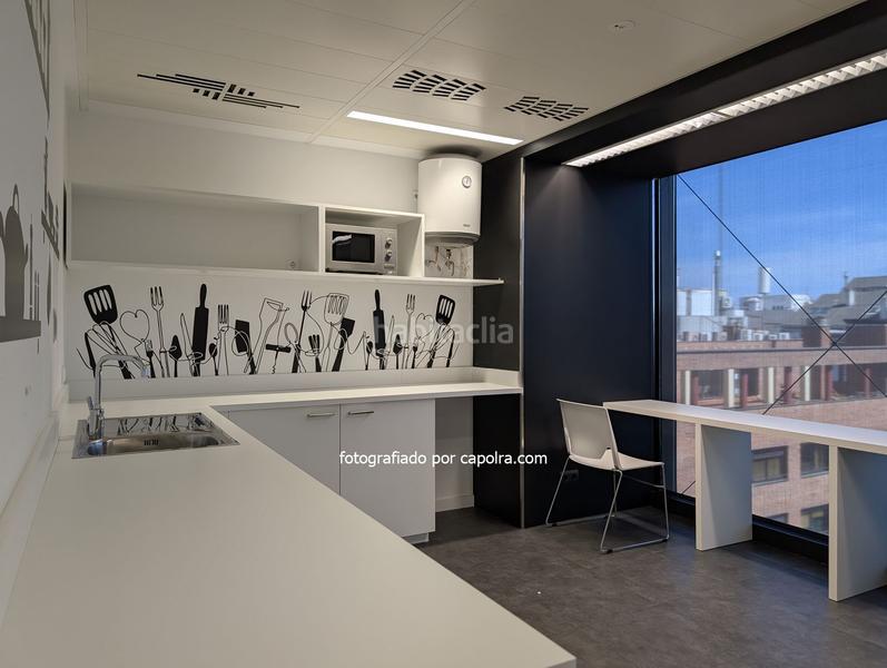 Foto 0c906154-1c87-4865-b54d-df6cd6ad0f7b. Miete büro mit heizung in Barri de les Corts Barcelona