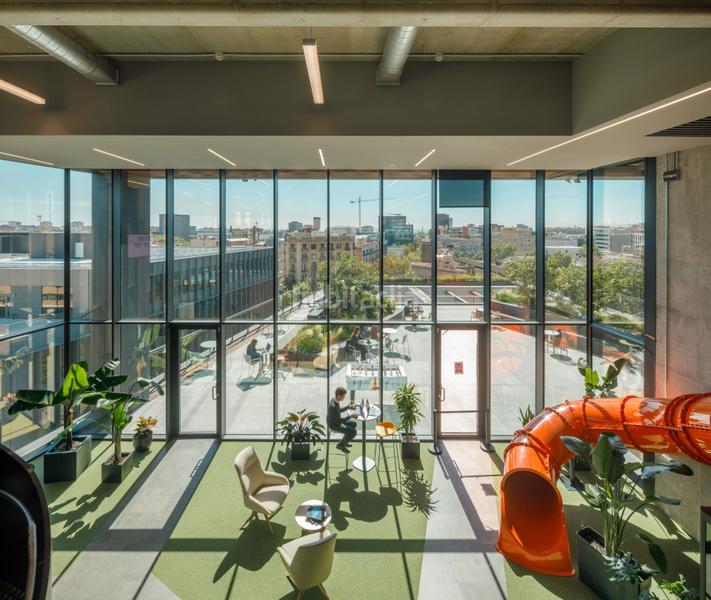 Foto fbaac331-2aa1-4d10-b051-74186955b0a9. Rent office space with heating in El Parc i la Llacuna del Poblenou Barcelona