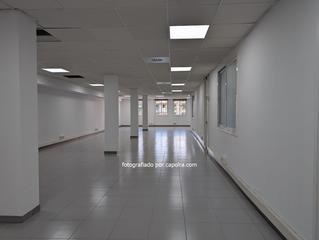 Location Bureau à La Nova Esquerra de l´Eixample. Oficina en alquiler en la calle entenza