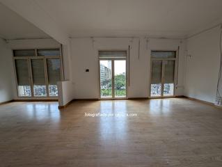 Miete Büro  Plaça francesc macia. Su oficina en la plaza francesc maciá con inmejorables vistas