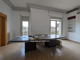Miete Büro  Plaça francesc macia. Ubicada en plaza francesc macia