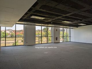 Rent Office space in Frederic mompou 5. Oficina disponible al lado de tv3 y el tram