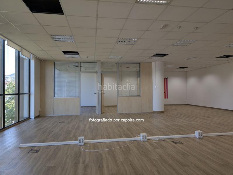 Foto 242e45ba-4c55-48bf-92d4-f236a5ef7156. Location bureau dans frederic mompou 5 dans Centre Sant Just Desvern