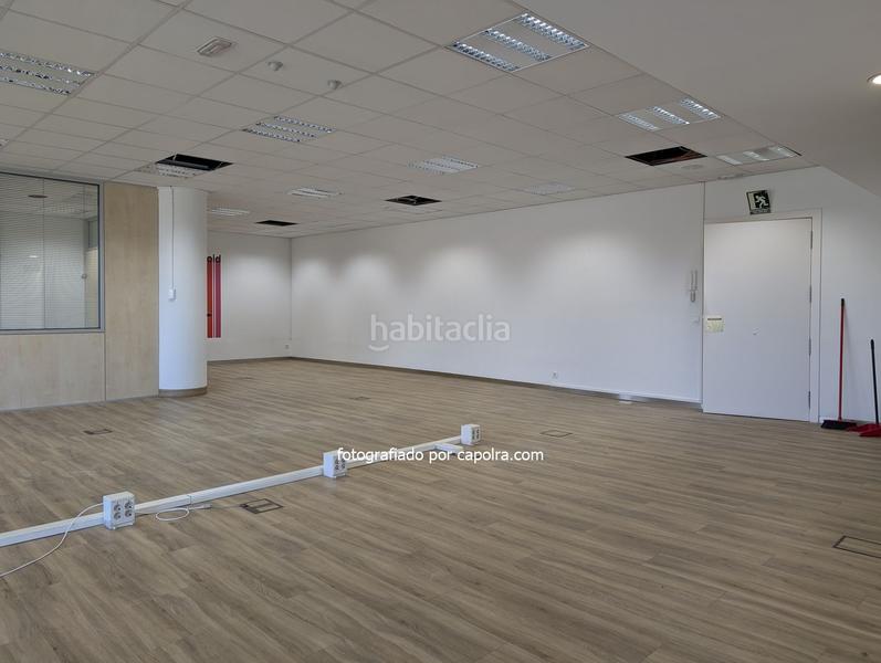 Foto 503d22d6-f2ee-4d3b-bae1-33dd3b3407ce. Location bureau dans frederic mompou 5 dans Centre Sant Just Desvern