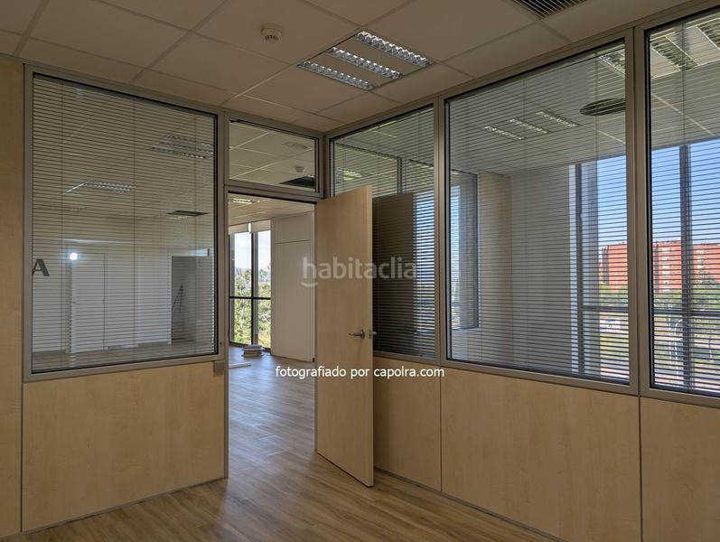 Foto d80d632c-6d77-4670-9efb-ff8640ab2fe8. Location bureau dans frederic mompou 5 dans Centre Sant Just Desvern