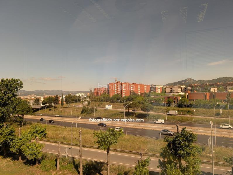 Foto ef6094ed-281b-4990-83d4-154ee8a70a95. Location bureau dans frederic mompou 5 dans Centre Sant Just Desvern
