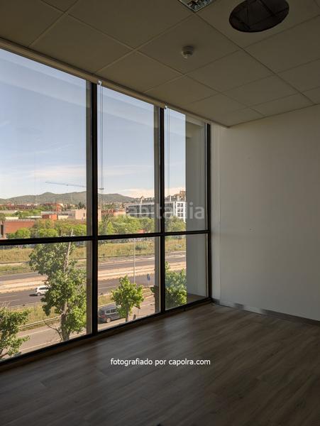 Foto f27be381-ed8e-486f-8a1e-9bc9017f3c5e. Location bureau dans frederic mompou 5 dans Centre Sant Just Desvern