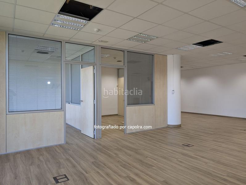Foto ffc6ab66-012e-4b60-a94c-28168d8e6089. Location bureau dans frederic mompou 5 dans Centre Sant Just Desvern